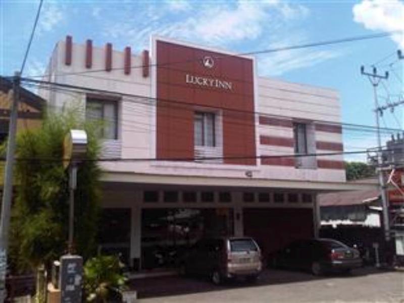 Hotel Lucky Inn Manado Exterior foto